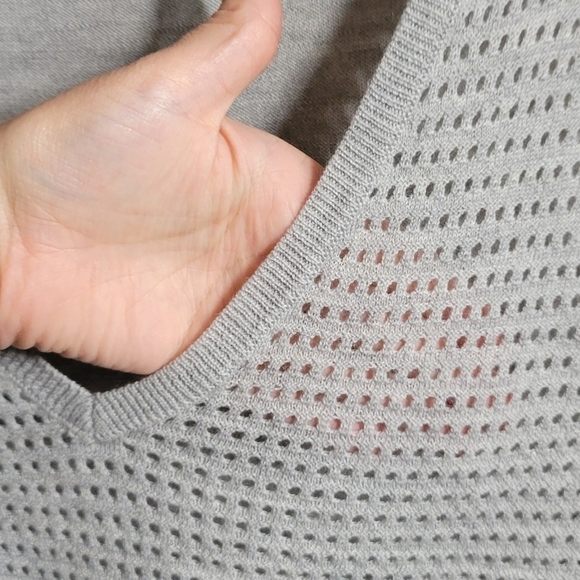 The Limited merino wool XL lightweight eyelet sweater v-neck - Picture 2 of 5